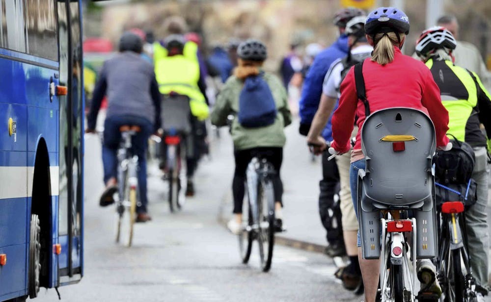 Estudio señala que ciclistas aumentaron en un 10% en la capital tras crisis social 